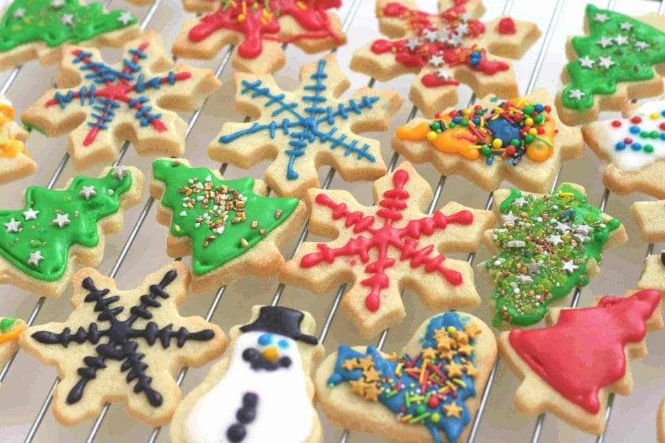 18 Perfect Indoor Activities For Kids On A Snowy Day