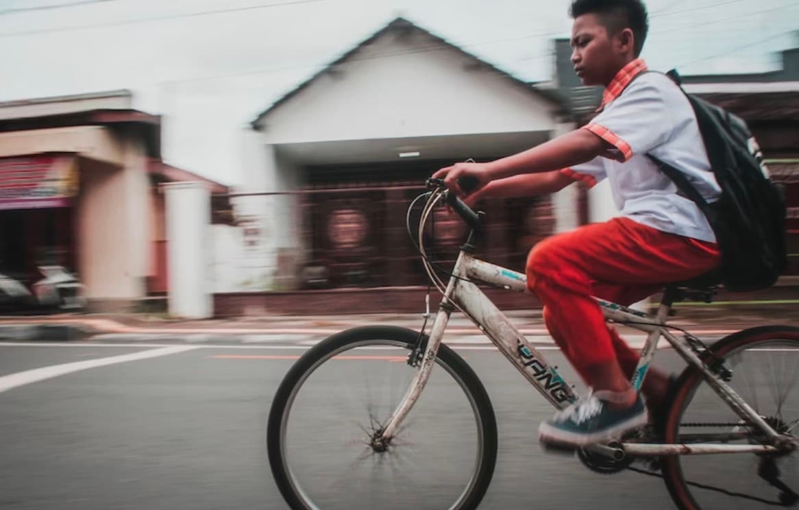 What To Teach Children Who Want To Ride A Bicycle To School
