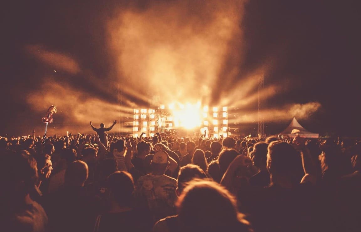Front Row for Less: 6 Top Tips for Thrifty Ticket Shoppers