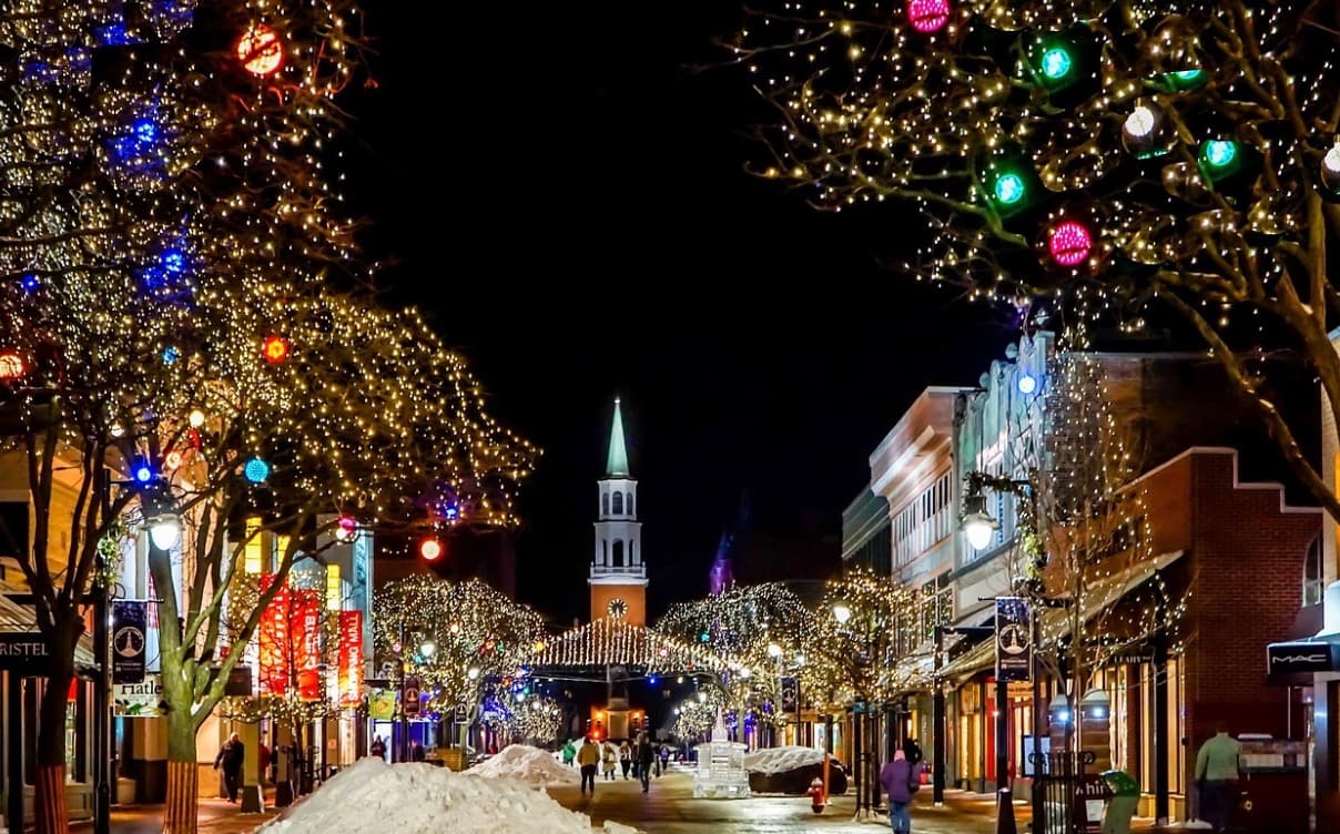 How to Create a Magical Christmas Atmosphere with Lights