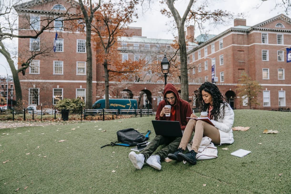 How to Choose the Right University: What Factors to Look For?