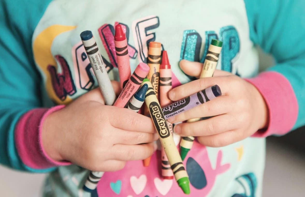 Playful Minds: Parent’s Guide to Fostering Toddler Creativity