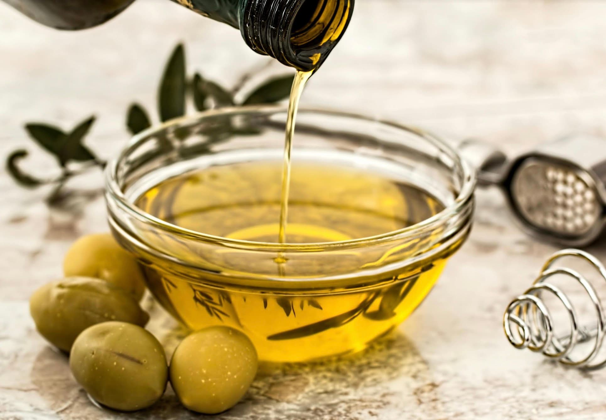 Cooking to Beauty: A Look at the Many Uses of Raw Olive Oil
