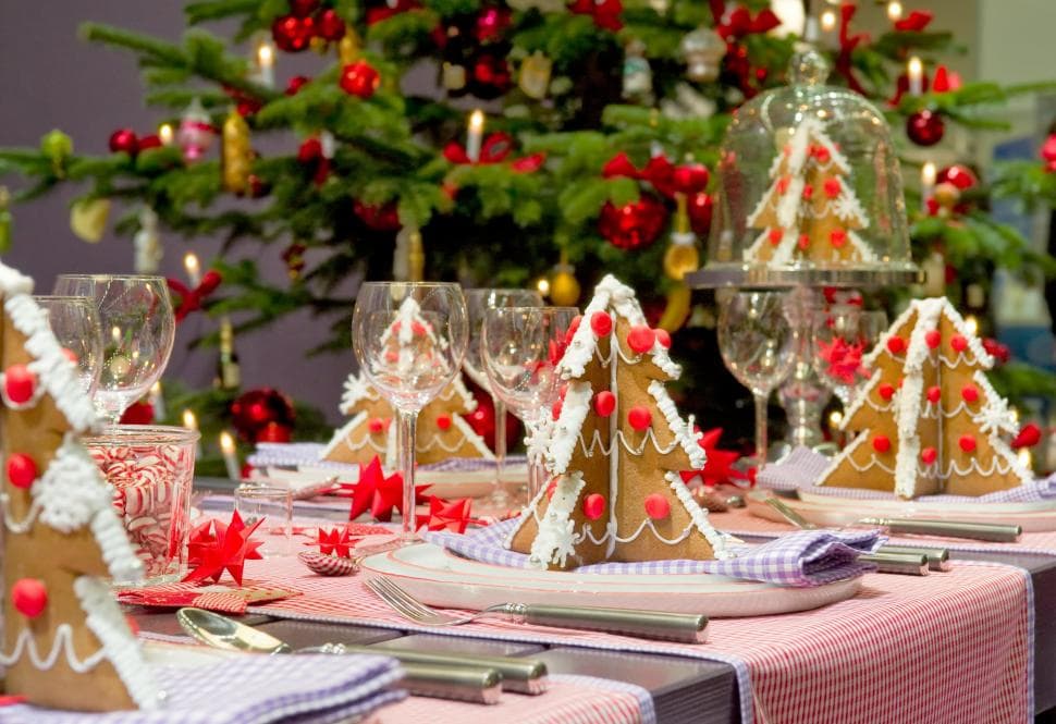 17 Gorgeous Table Decorations For Your Christmas Family Dinner