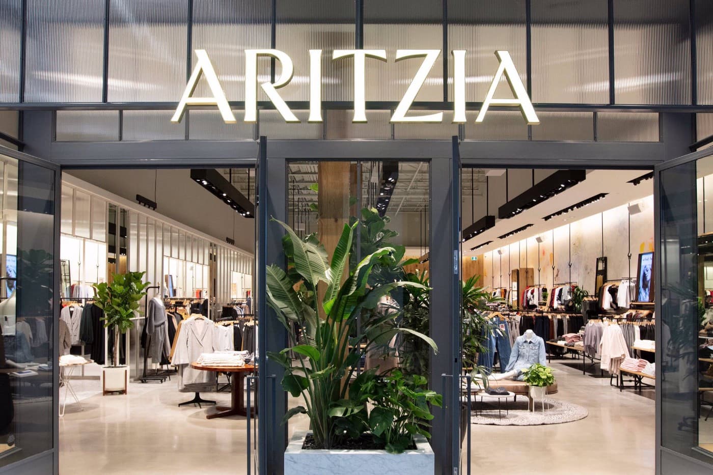 Stores Like Aritzia – Get Your Basics And Fun Dresses Here