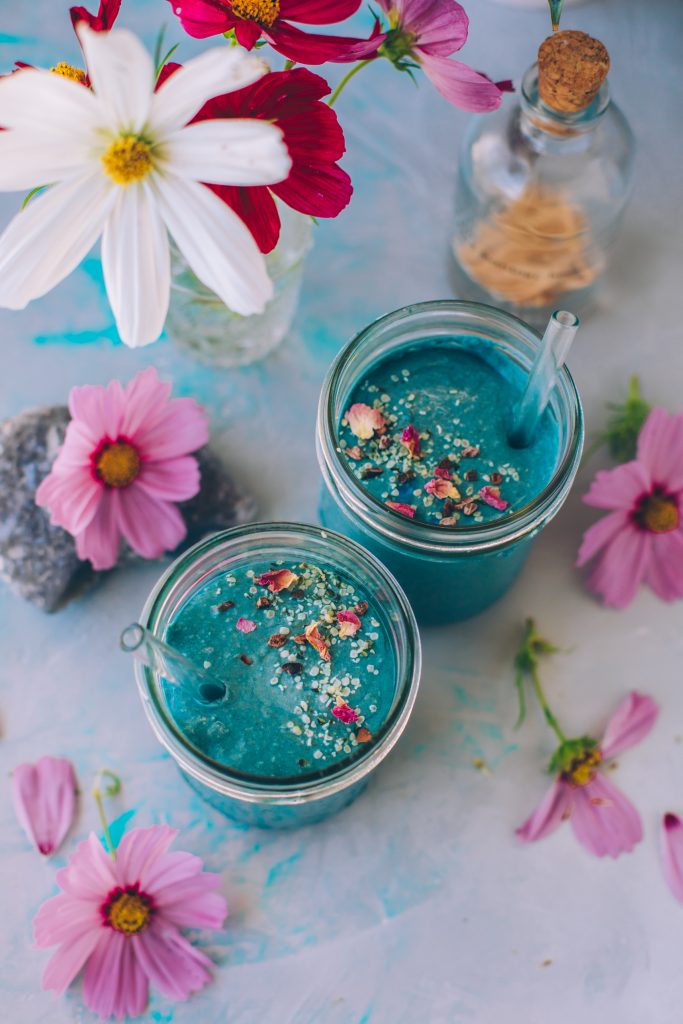 fruit smoothie blue spirulina powder coconut smoothie mytinylagunakitchen