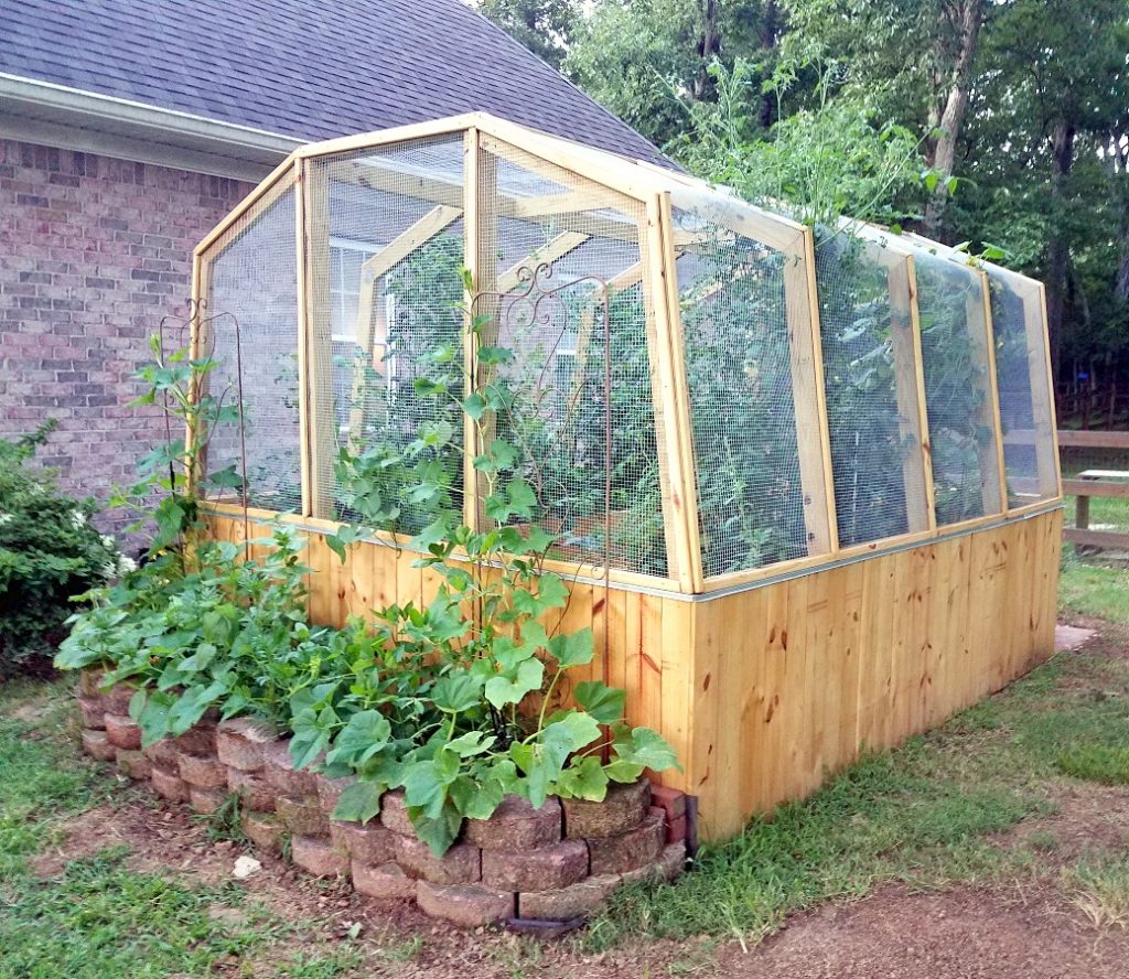 DIY Greenhouse thescrapshoppeblog.