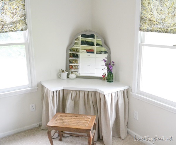 DIY Make up Vanity Corner beneathmyheart.