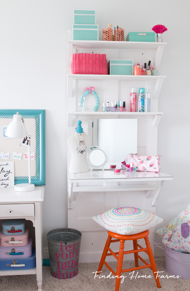 DIY Make up Vanity Vintage Door findinghomefarms.