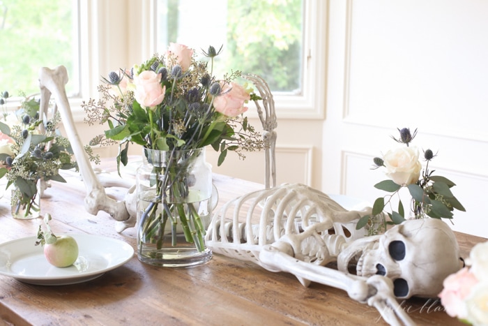 Fall Deco Skeleton Table