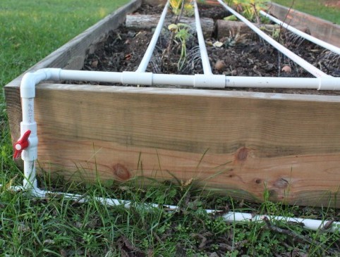 diy irrigation system raised garden bed modernhomemakers