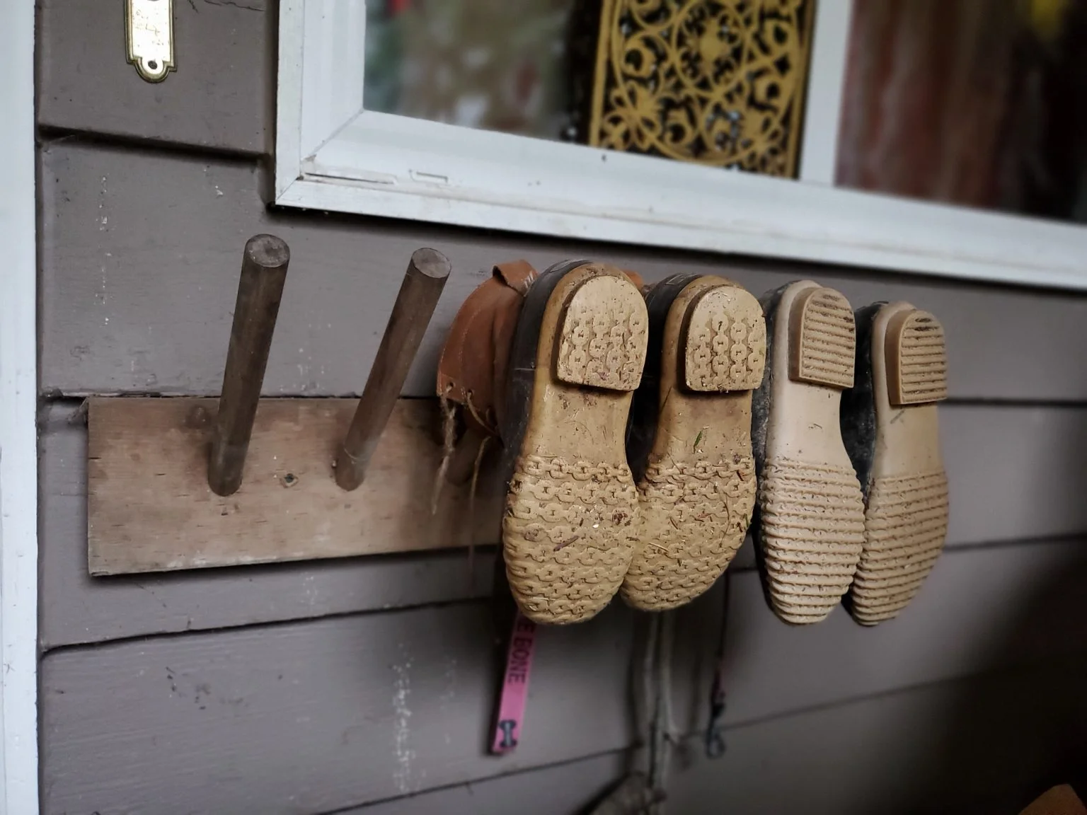 diy shoe boot rack for the porch afarmgirlinthemaking