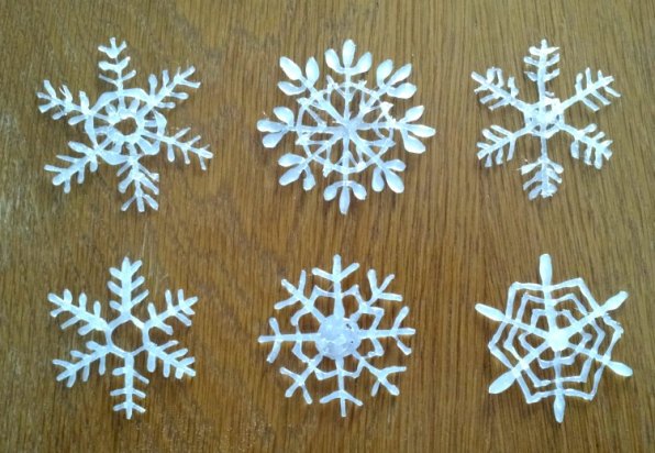 glue cun crafts hot glue snowflakes littlecraftcorner