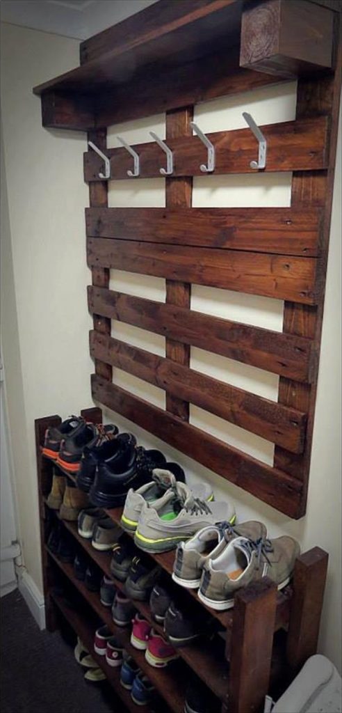 20 DIY Coat Racks to Decorate Your Entryway