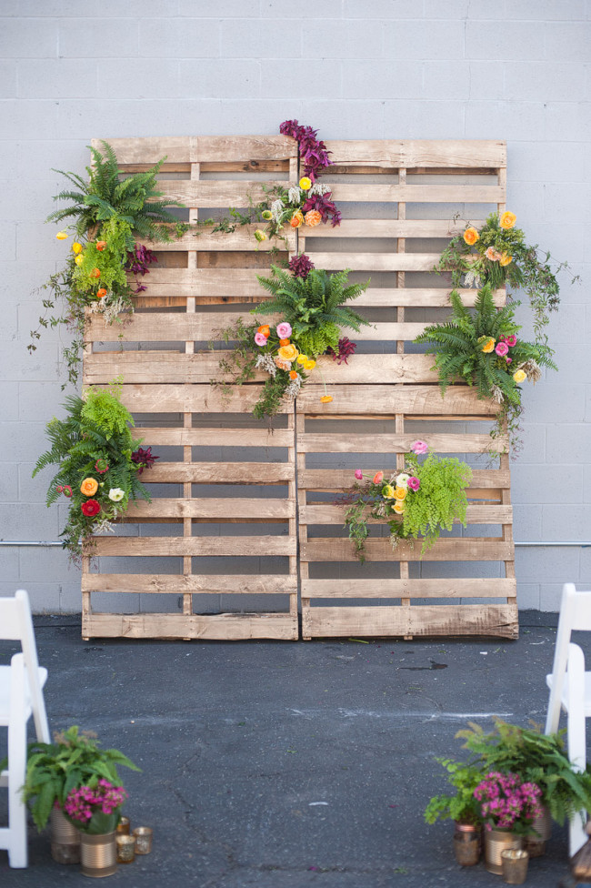 rustiic wedding decor pallet backdrop loveandlavender