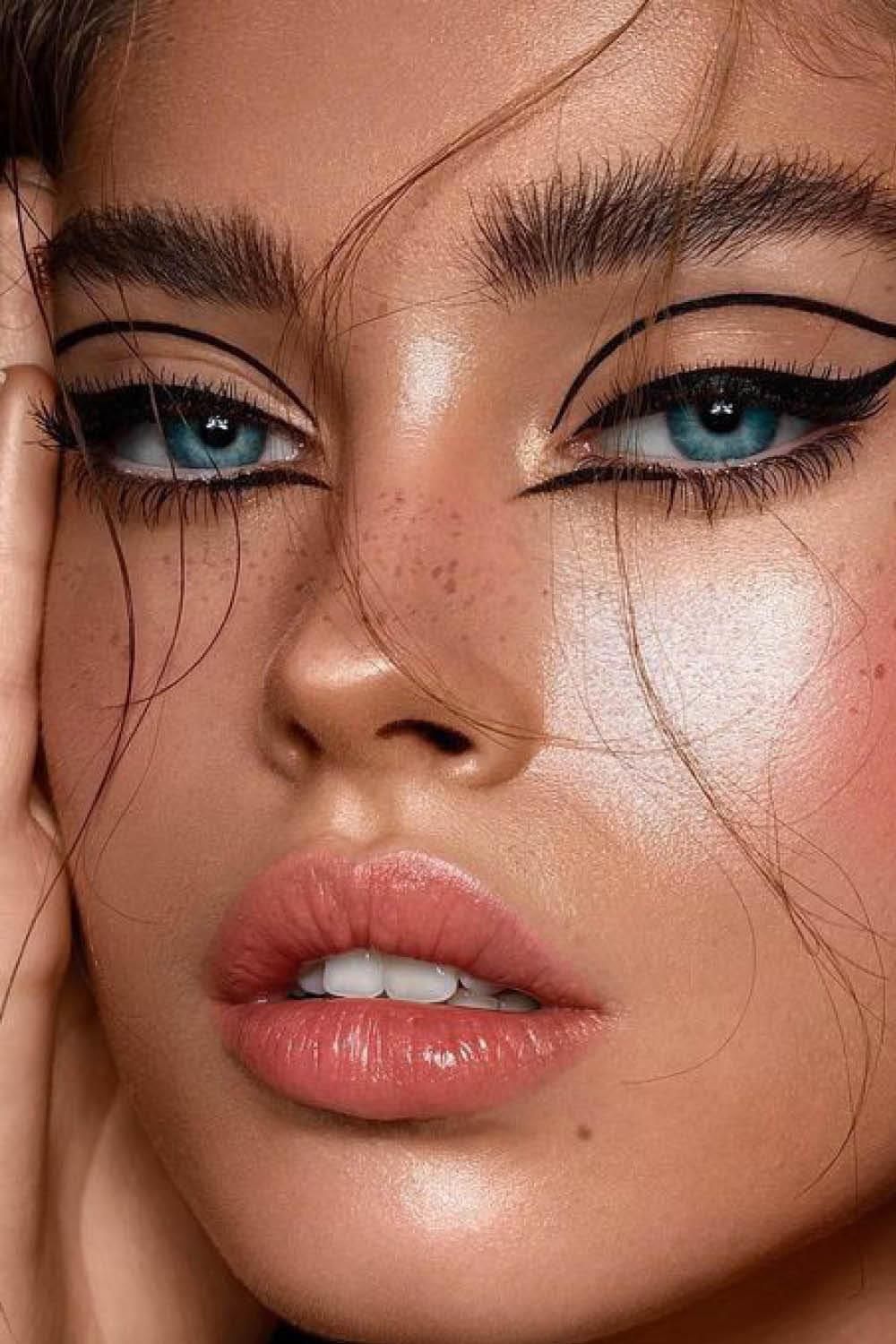 15 Ideas Of The Latest "Floating" Eyeliner Trend