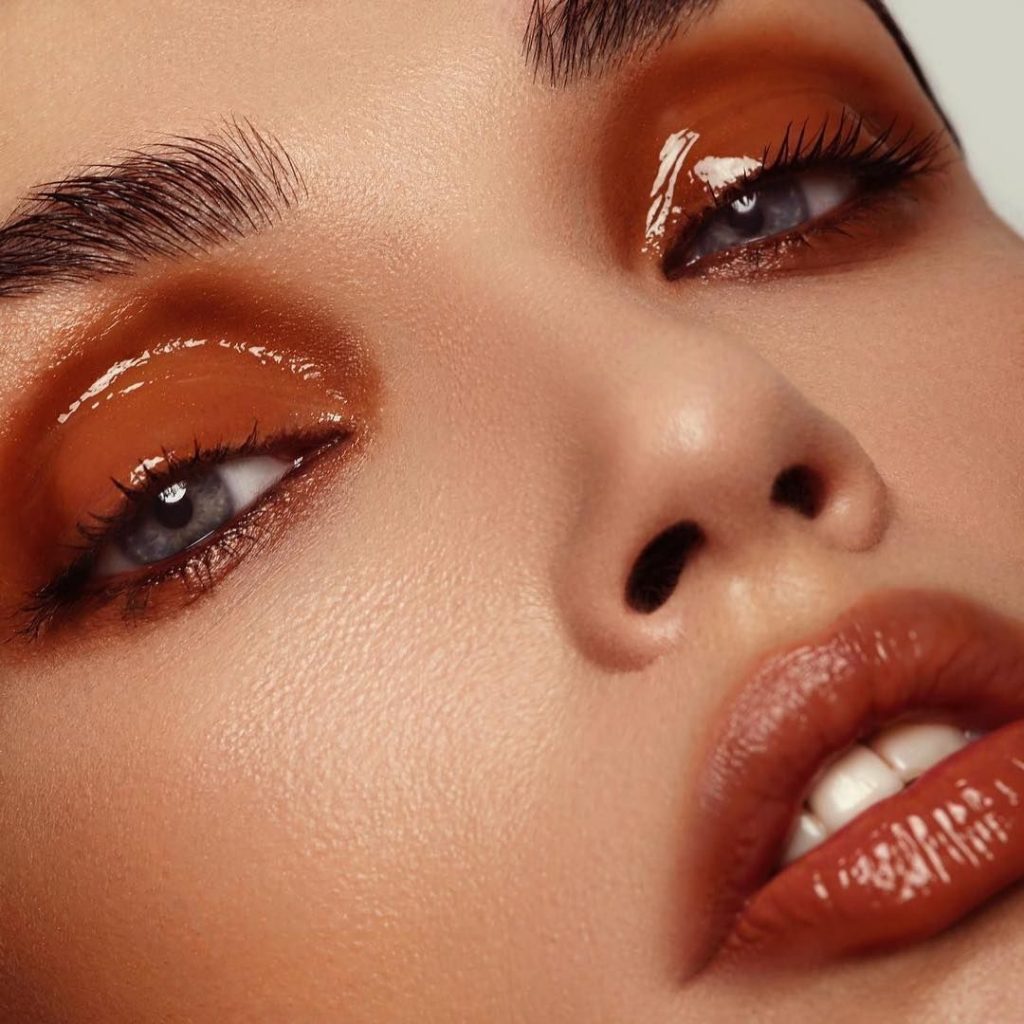 Glossy Makeup Ideas For The Glow Addicts
