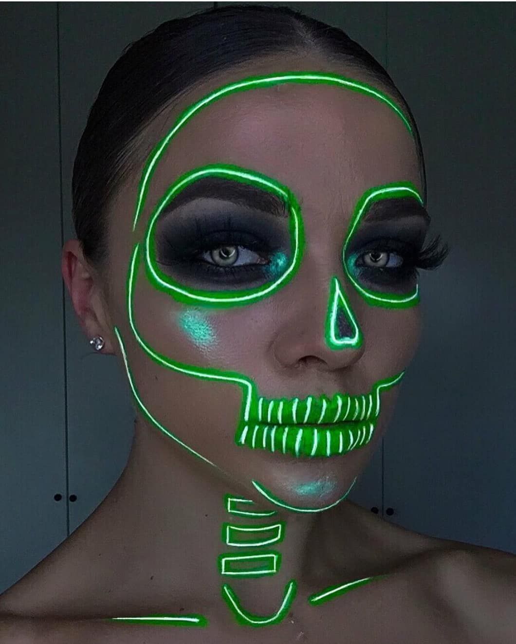 40+ Spooky Halloween Makeup Transformation Ideas : Neon Green Snake Makeup  Look