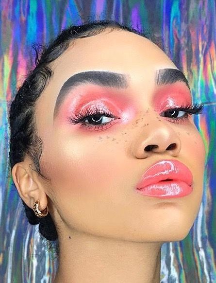 18 Glossy Makeup Ideas For The Glow Addicts