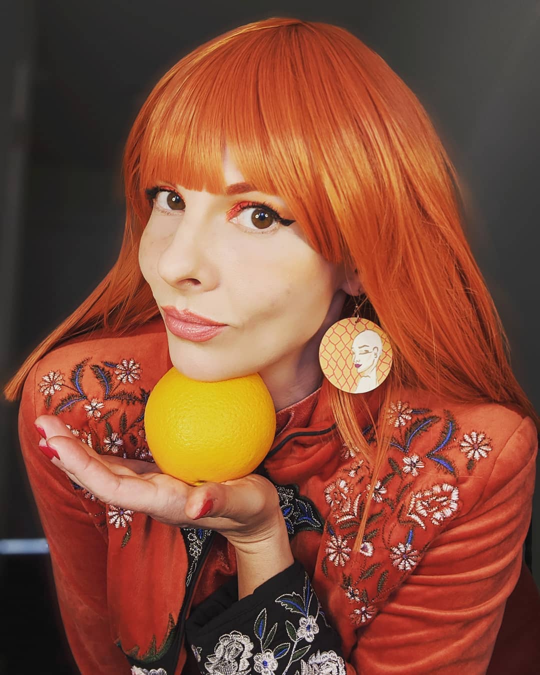 orange hair plain strong orange CERiCqQFm1z