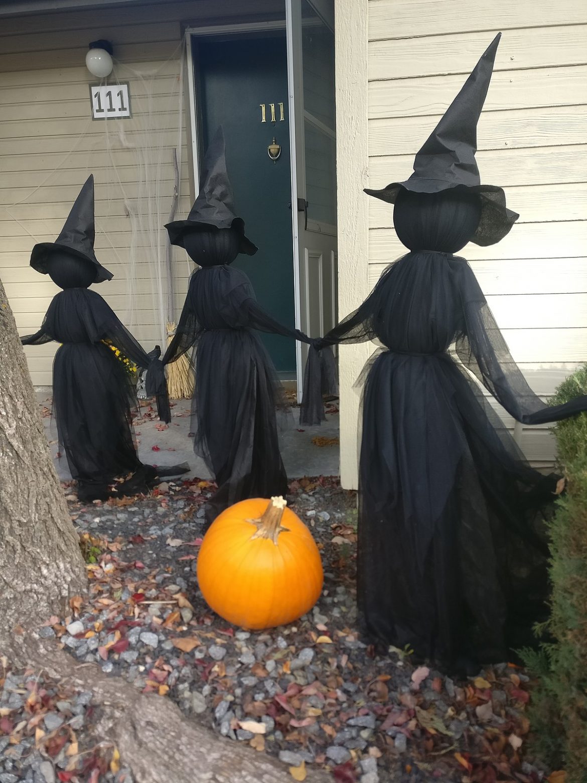 28 Oh-So-Spooky Halloween Home Decorations