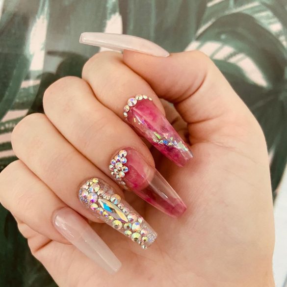 18 Vibrant Designs On Purely Crystal Clear Nails