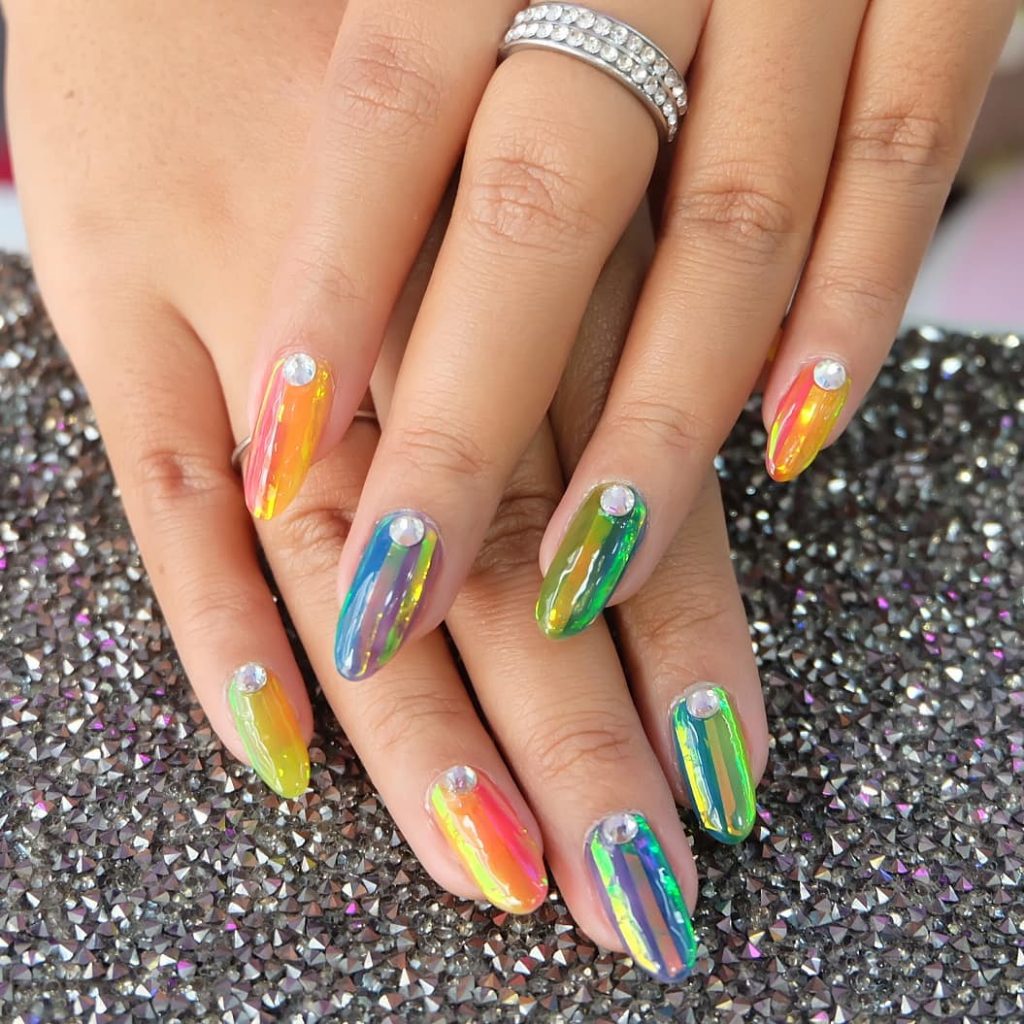 18 Vibrant Designs On Purely Crystal Clear Nails