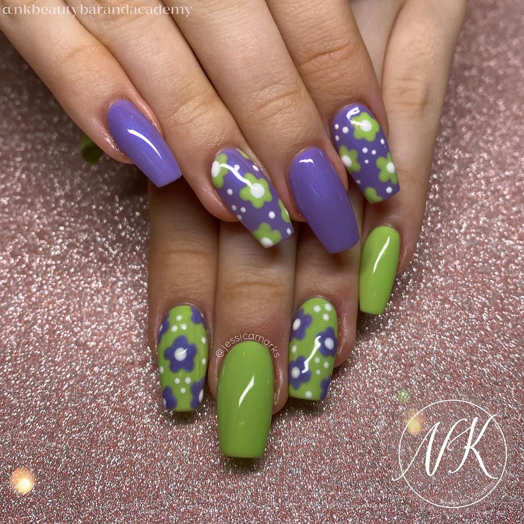 20 Stunning Designs For Short Acrylic Nails In All Shapes