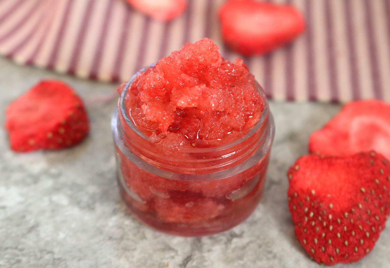 strawberry shortcake lip scrub 04