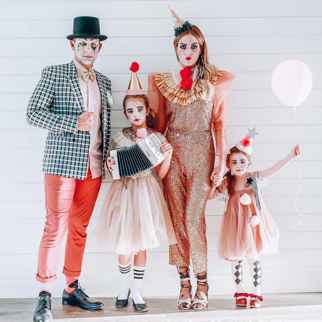 20 Awesome Costumes For Family Halloween