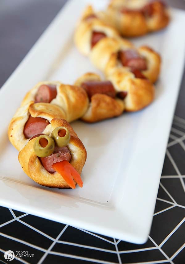 halloween treats rattlesnake bite hot dog appetizers todayscreativelife