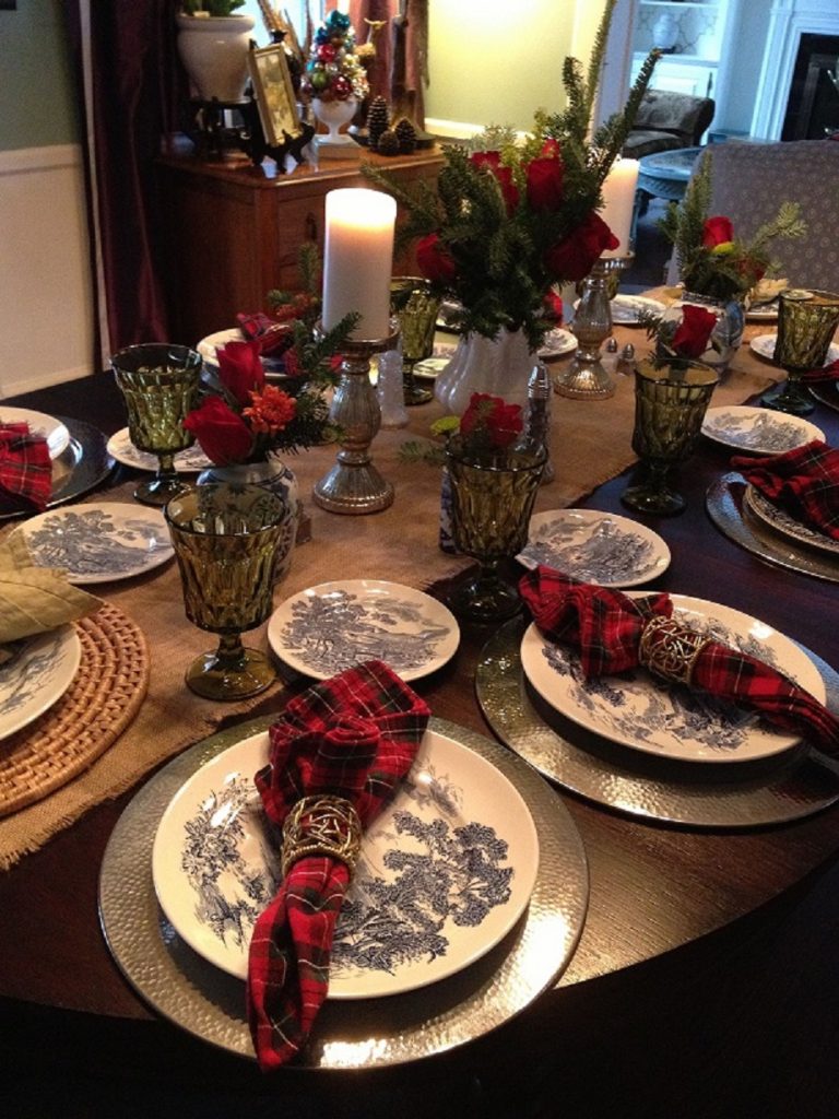 17 Gorgeous Table Decorations For Your Christmas Family Dinner
