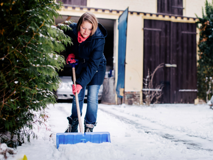 oil snow shovel