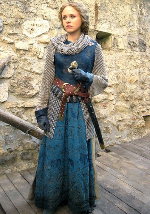 Ble Dress With Chainmail, Belt And Sword
