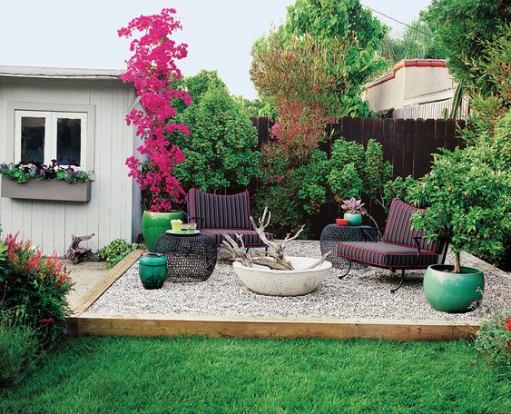 GRavel Patio in Raised Bed With Fire Pit