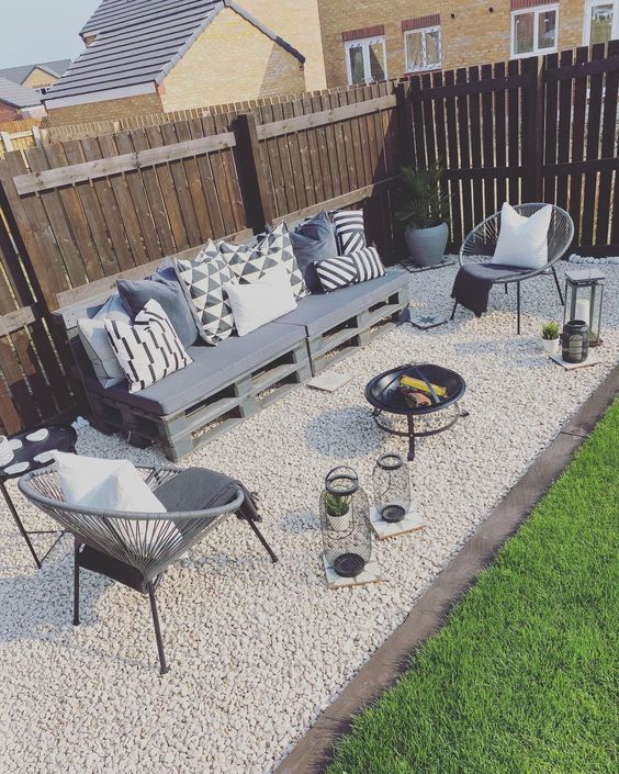 Gravel Patio With Pallete Furniture
