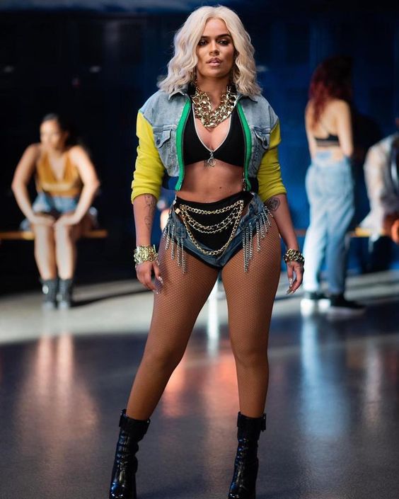 Hip-Hop RandB Outfit With Hot Pants, Chains And Jacket