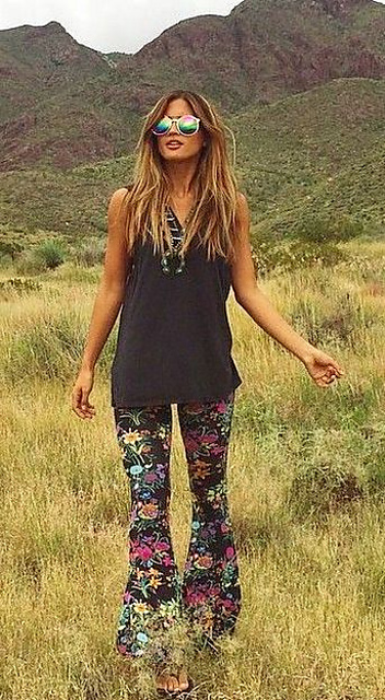 Oversized Sleevles V-Neck Top With Navy Floral Bell Bottom Pants