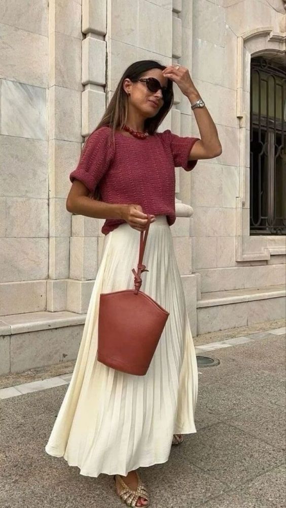 Pleated Mazi Skirt And Elbow Lenght Sleeved Blouse