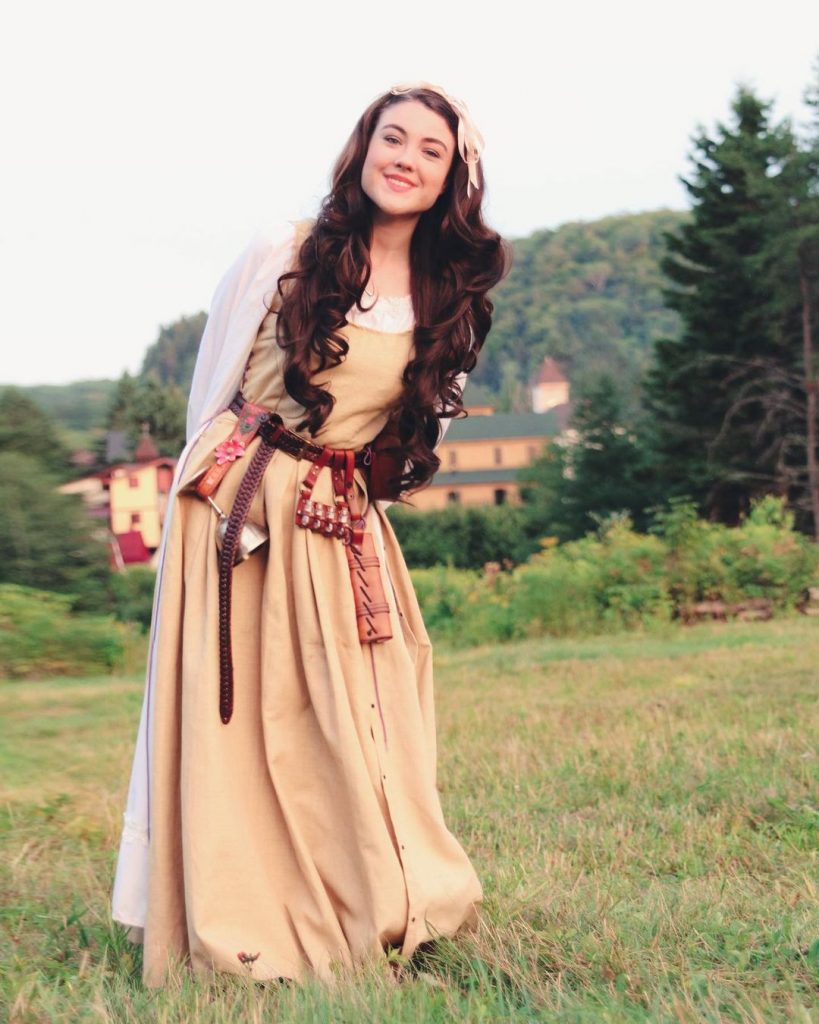 Medieval Style Outfits: Embracing Historical Elegance in Modern Fashion