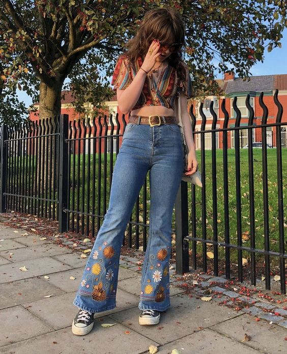 V-Neck Patchwork Cropped Tee And Bell Bottom Jeans With Embroidered Flowers