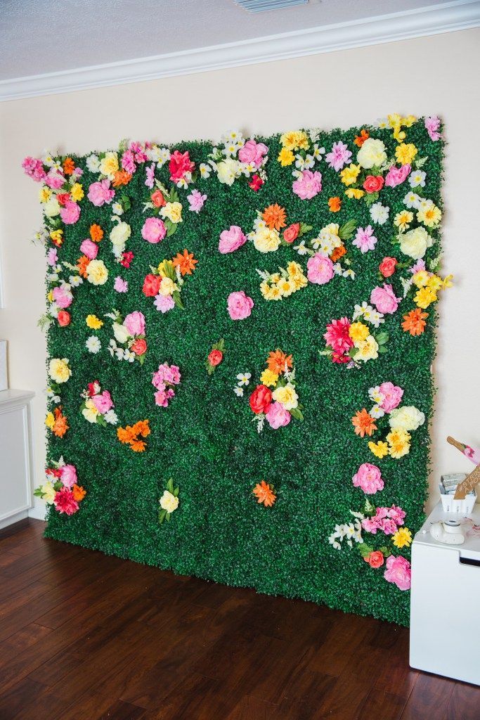 Green Garden Backdrop From Artificial Foliage Wall Tiles