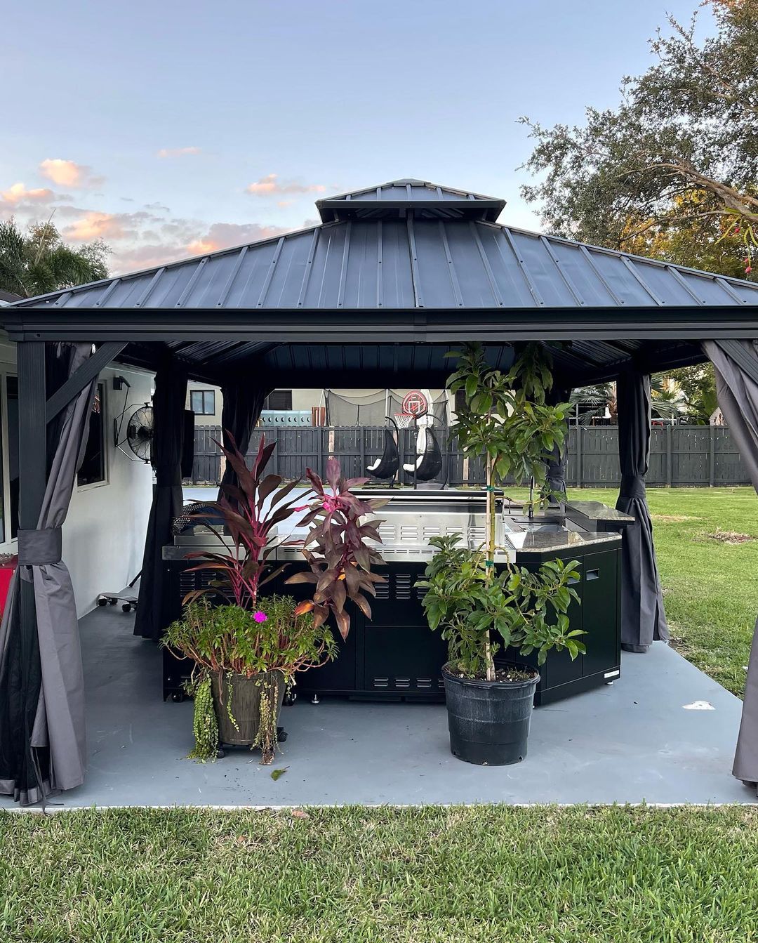 Metal Solid Roof Gazebo With Bar