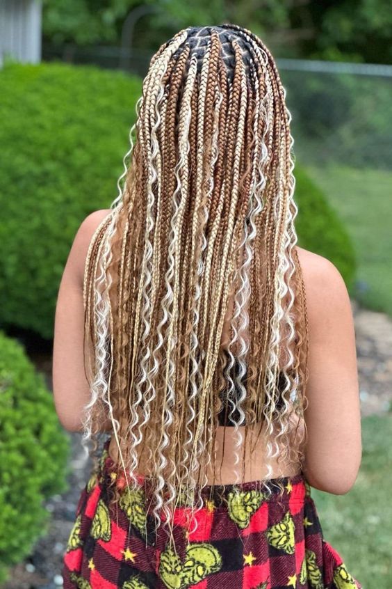 Mixed Blonde Knotless Boho Braids