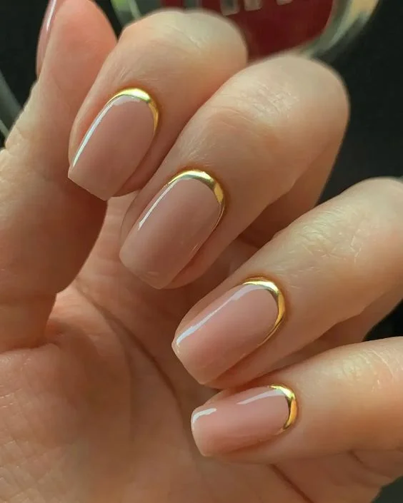 Nude Nails With Cold Edge