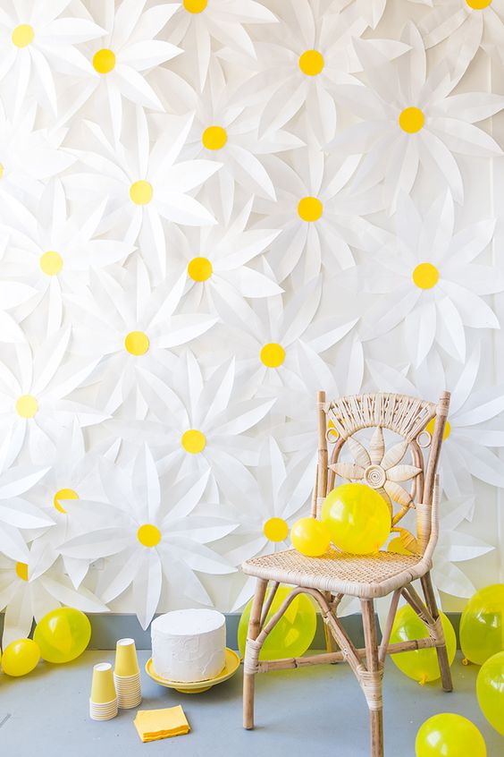 Paper Daisy Backdrop