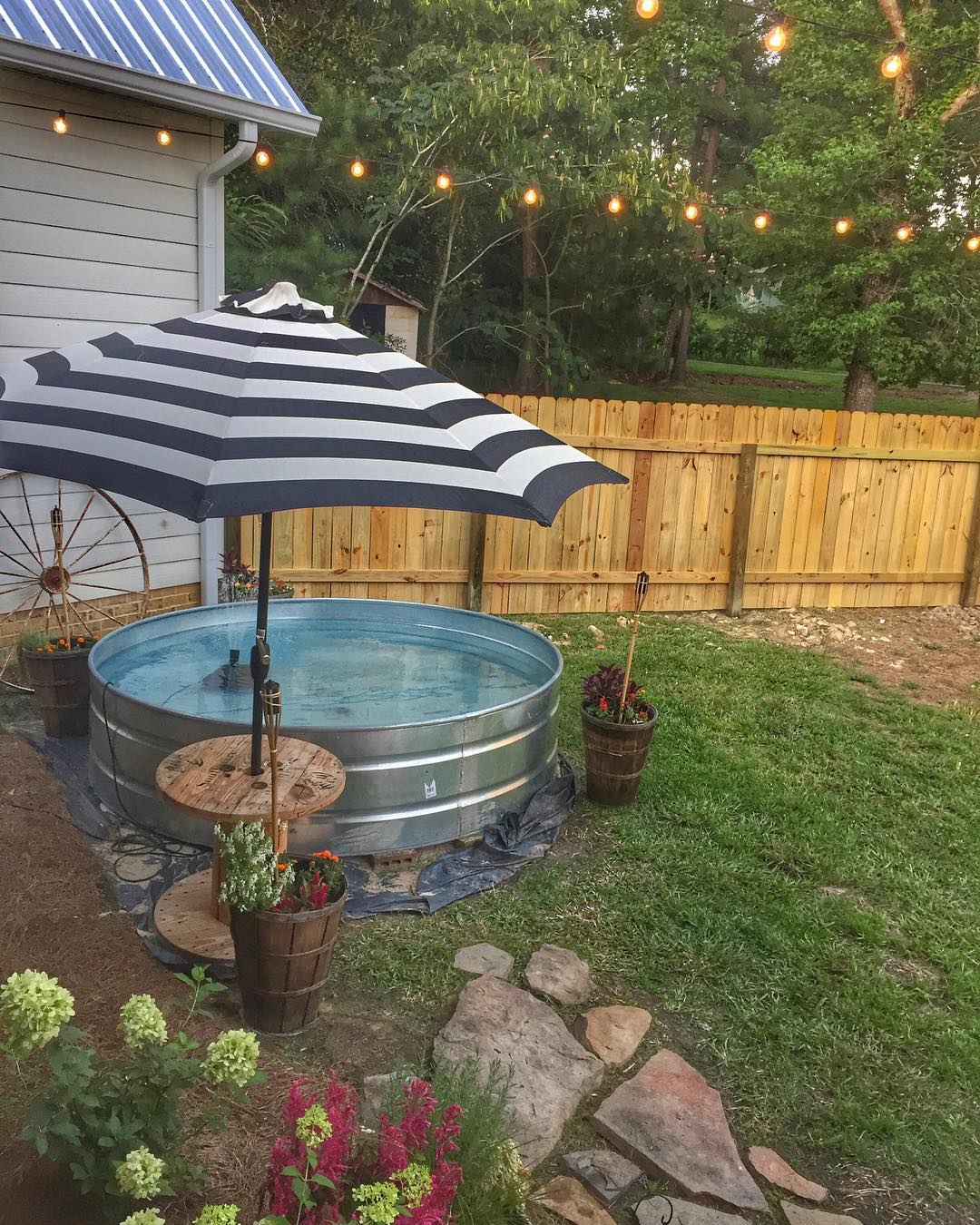 Above-ground Galvanized Pool With Umbrella Shading