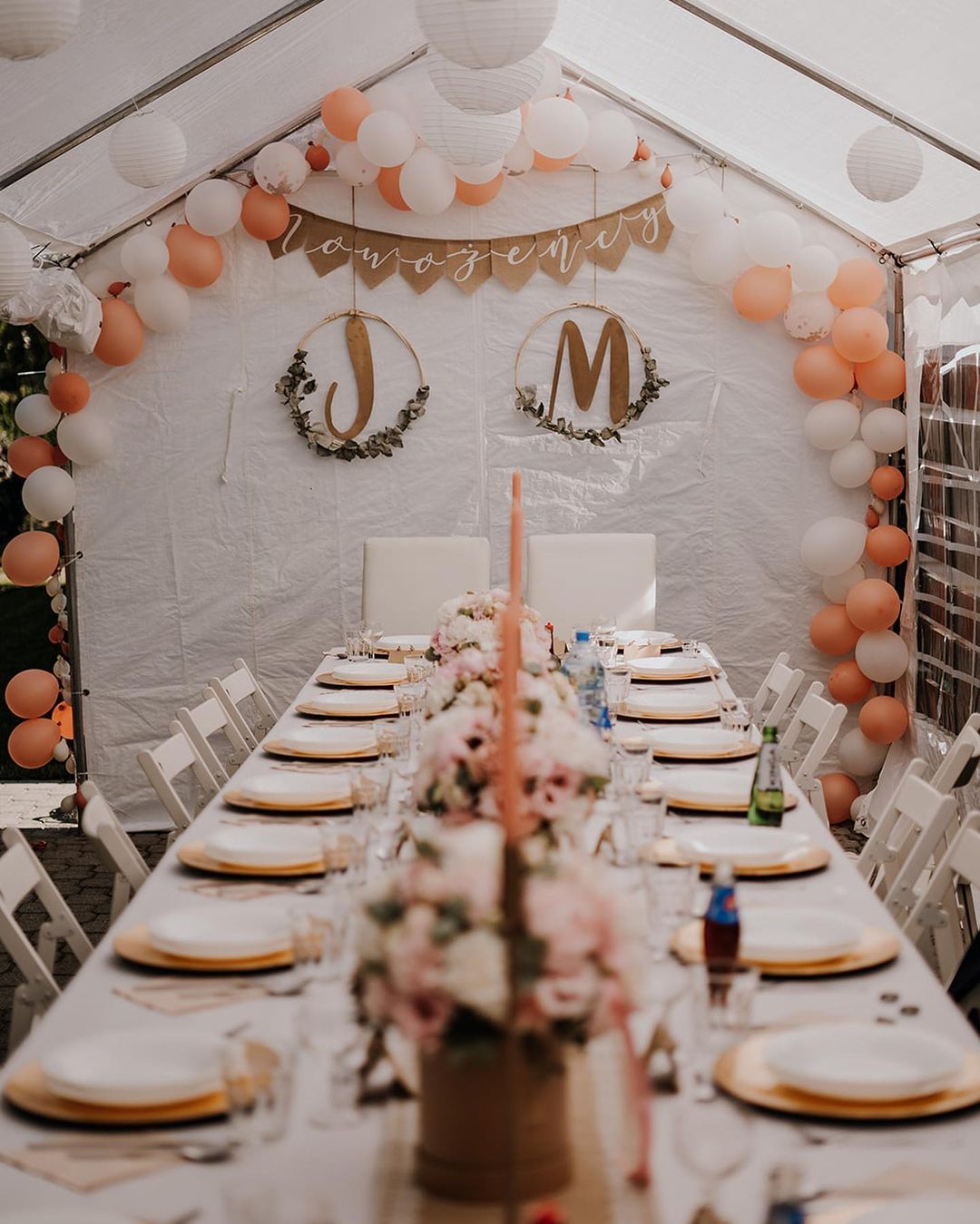 Bride And Groom Wedding Table Decor With Ballon And Initials