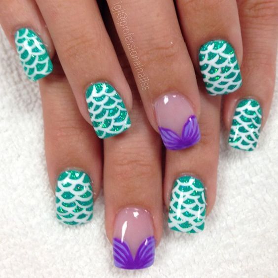 Short Green Scale Mermaid Nail With French Tip Fins