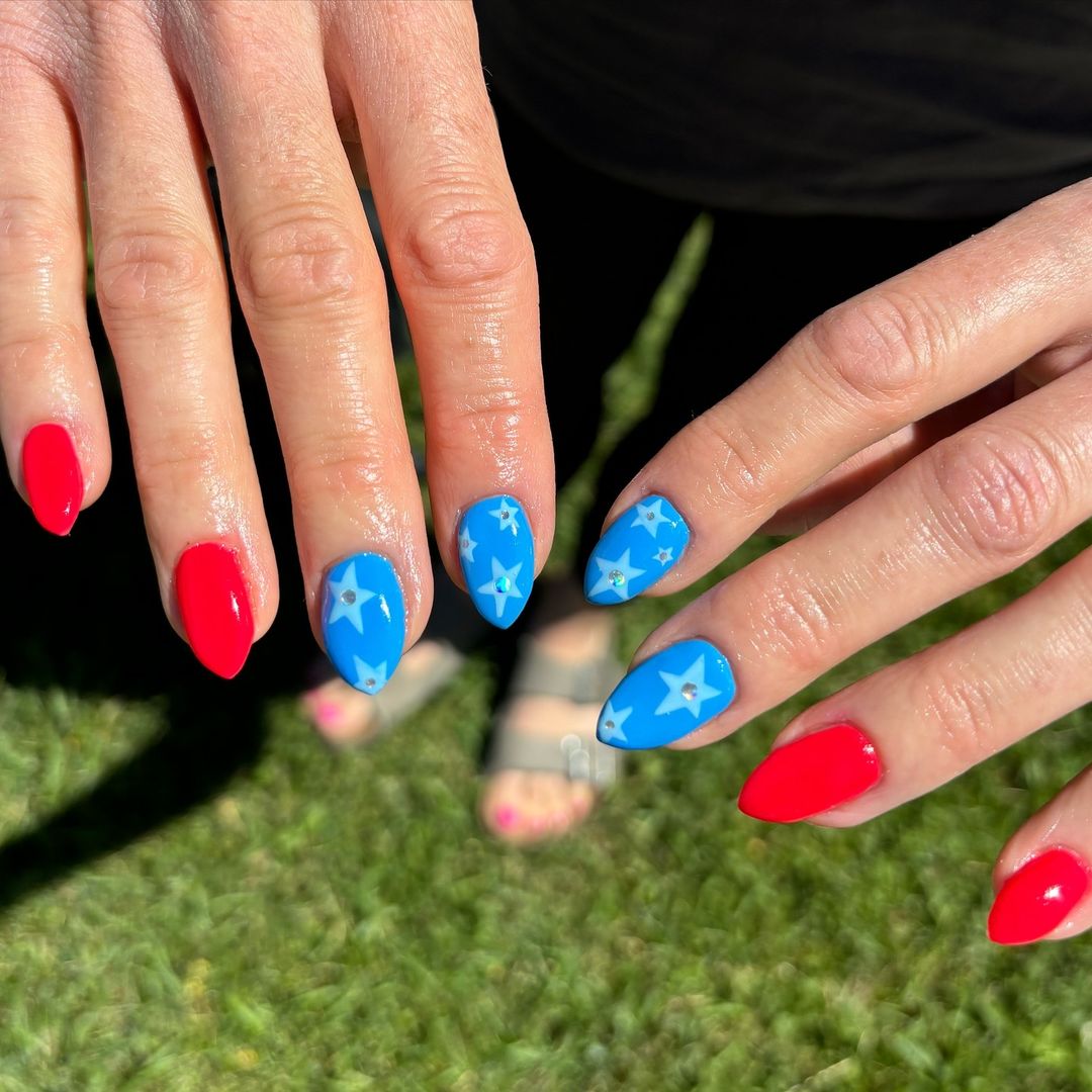 Short Red And Blue Arrowhead Nails With Stars